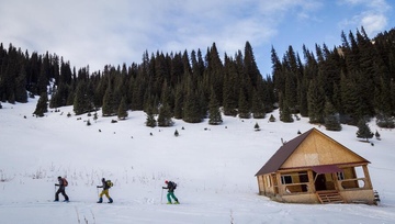 Hut-based ski-touring in Ketmen ridge