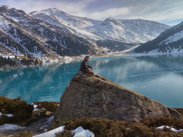 Tourists_Big_Almaty_lake_Almaty_city  (14)