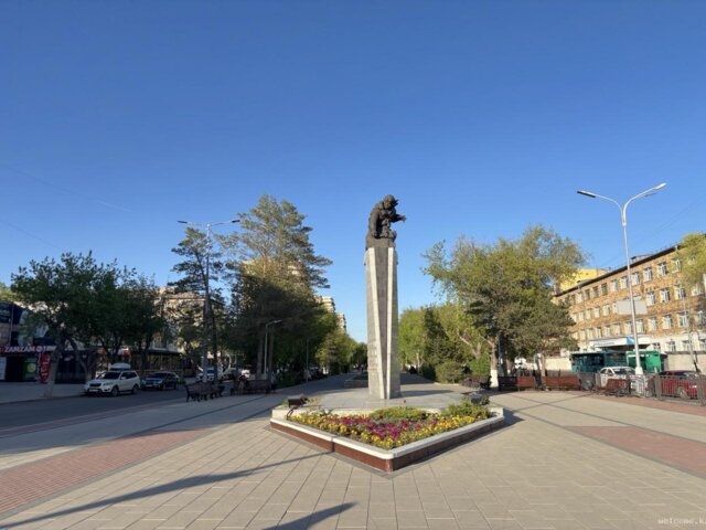 Nurken Abdirov Monument