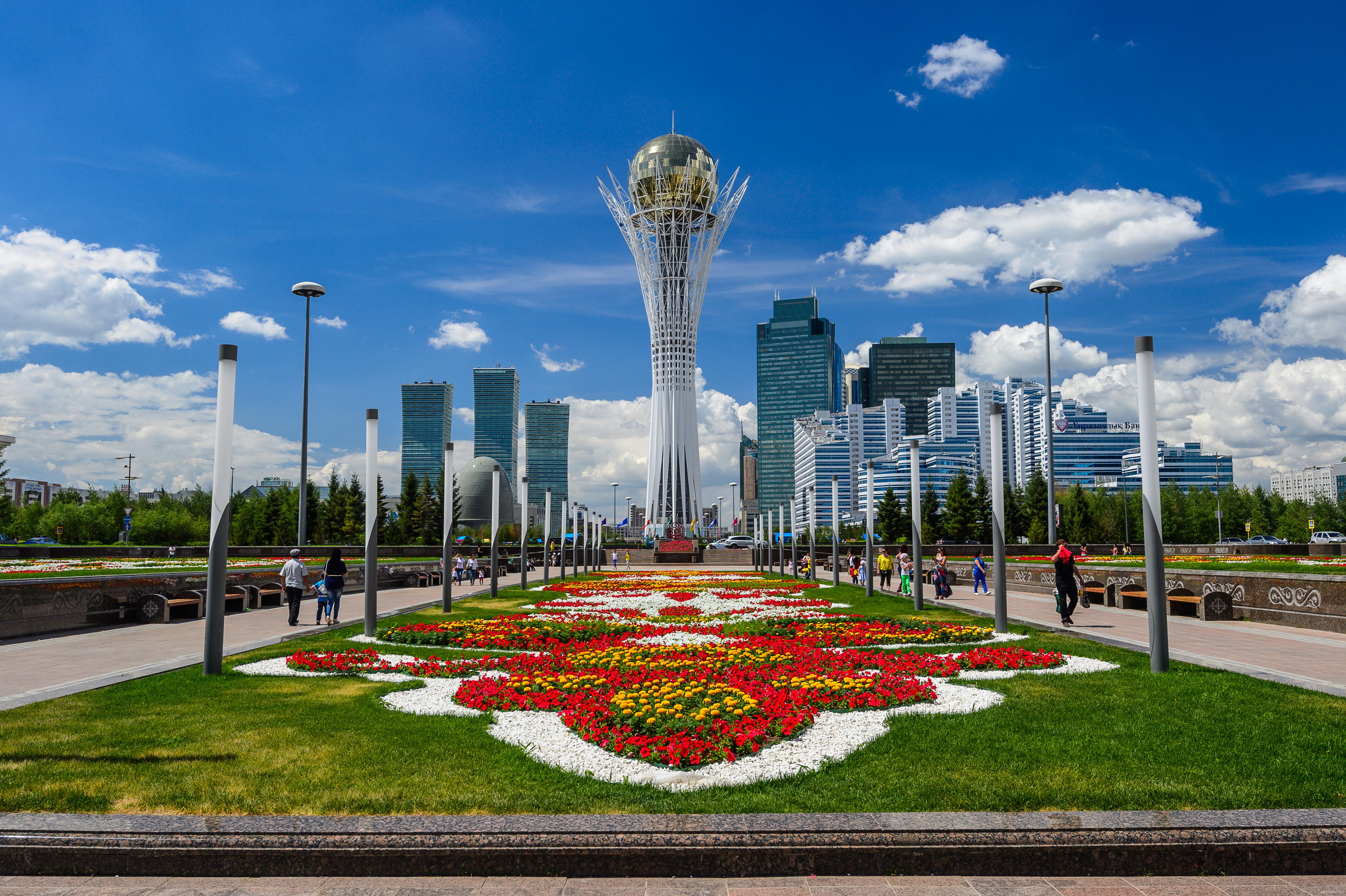Сети астана. Нурсултан Астана. Монумент Астана-Байтерек.