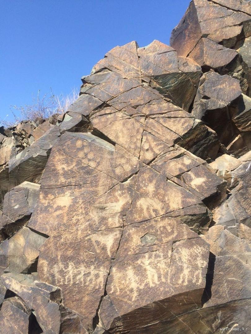Tanbaly Petroglyph Site One-Day Tour