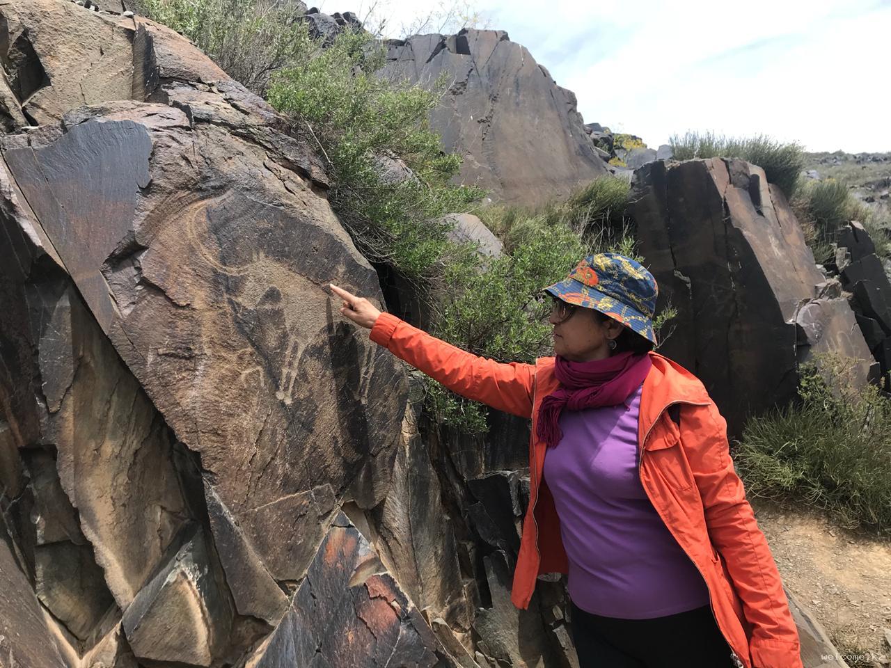 Tanbaly Petroglyph Site One-Day Tour