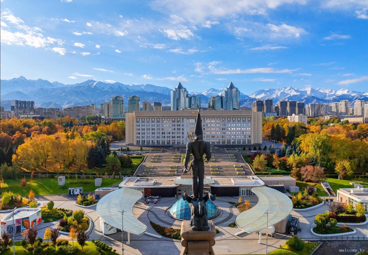 Площадь Независимости в Алматы