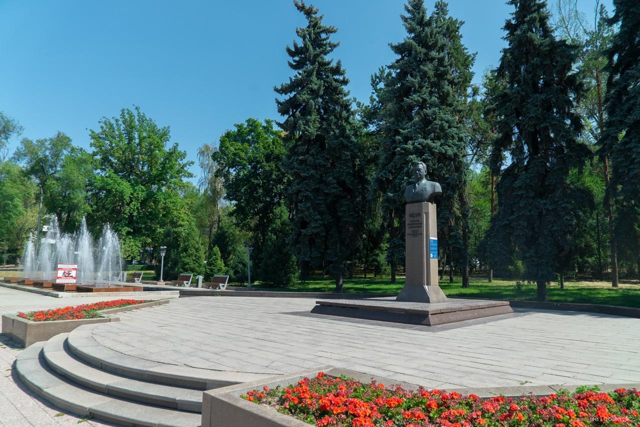 Памятник Д. Кунаеву