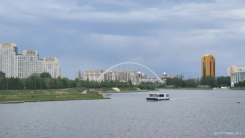 Река Есиль Астана