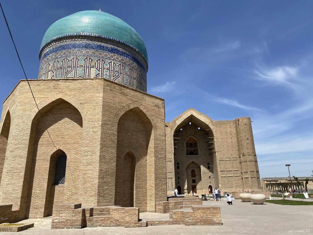 Мавзолей Рабиги Султан Бегим и мавзолей Ходжи Ахмеда Яссауи